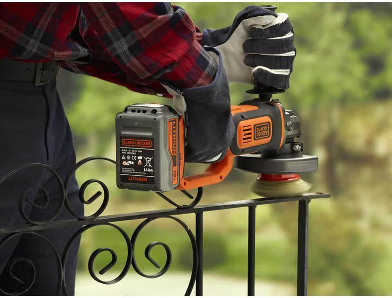 Купити Шліфмашина кутова акумуляторна BLACK+DECKER BCG720M1 (1акум.18В 4Аг/зарядний/сумка) в Україні у Tools Store