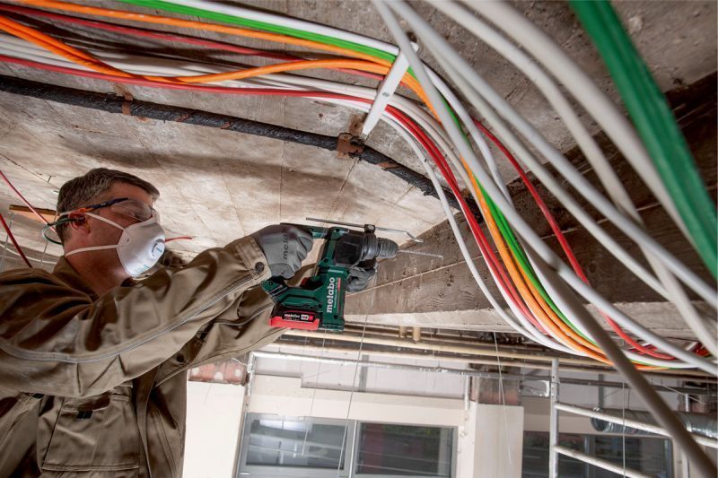 Купити Потужний акумуляторний перфоратор Metabo Powermaxx BH 12 BL 16 : з АКБ 12V 2шт-4.0 Ач, 1.3 Дж (600207850) в Україні у Tools Store