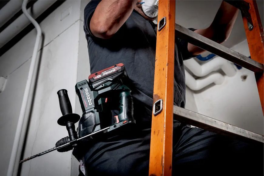 Купити Потужний акумуляторний перфоратор Metabo Powermaxx BH 12 BL 16 : з АКБ 12V 2шт-4.0 Ач, 1.3 Дж (600207850) в Україні у Tools Store
