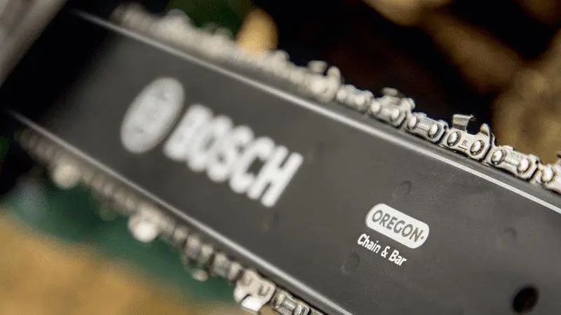 Мощная электрическая цепная пила Bosch UniversalChain 40 : 1800Вт, длина шина 40 см (06008B8402) 06008B8402 фото