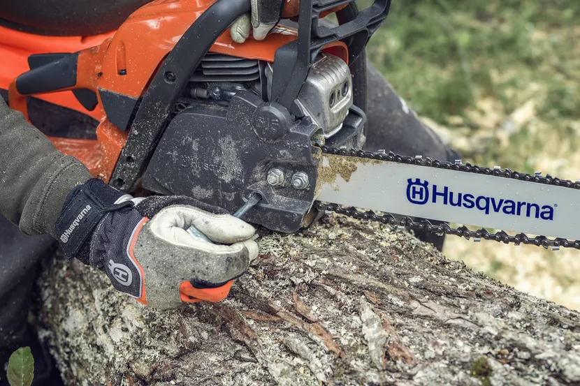 Мощная бензиновая цепная пила Husqvarna 135 II : двигатель 38 cm&sup3;, 1,6 кВт, шина 35 см, оригинал 967 86 18-14 фото