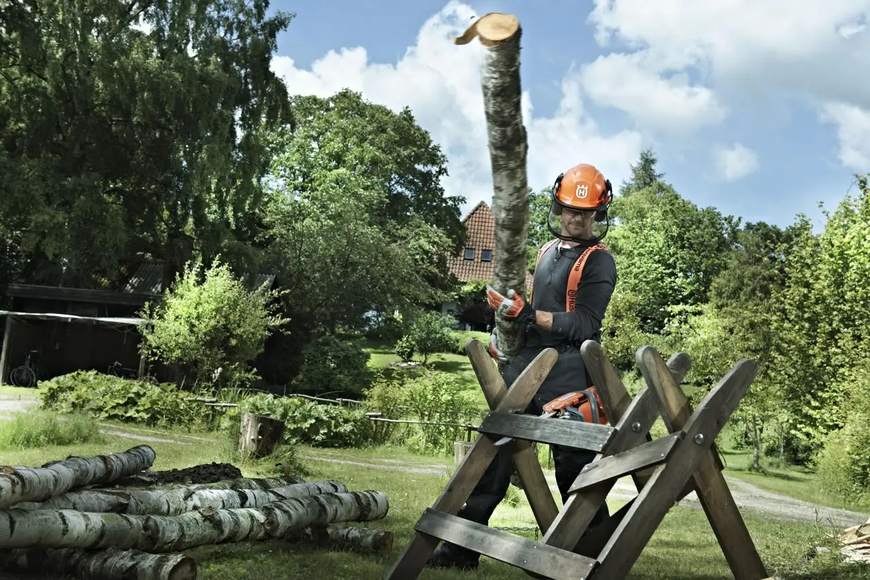 Мощная бензиновая цепная пила Husqvarna 135 II : двигатель 38 cm&sup3;, 1,6 кВт, шина 35 см, оригинал 967 86 18-14 фото