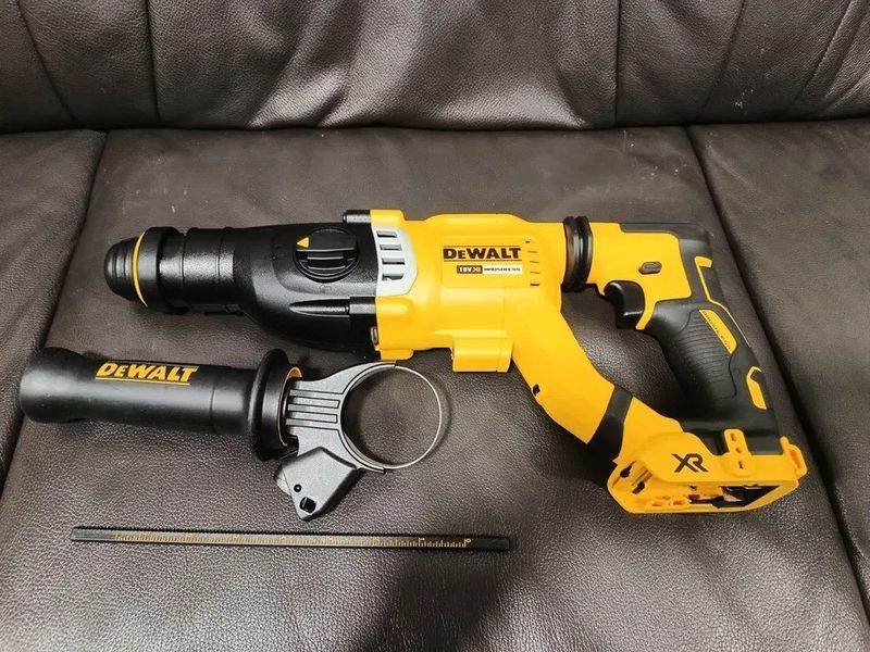 Купити Перфоратор акумуляторний DEWALT DCH263NK (18В/каркас/кейс) в Україні у Tools Store