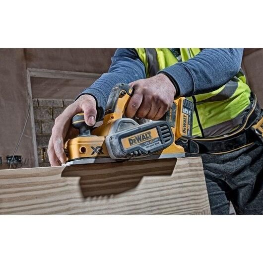 Рубанок аккумуляторный бесщёточный DeWALT DCP580N :15000 об/мин, глубина 2 мм, фальца до 9 мм DCP580N фото