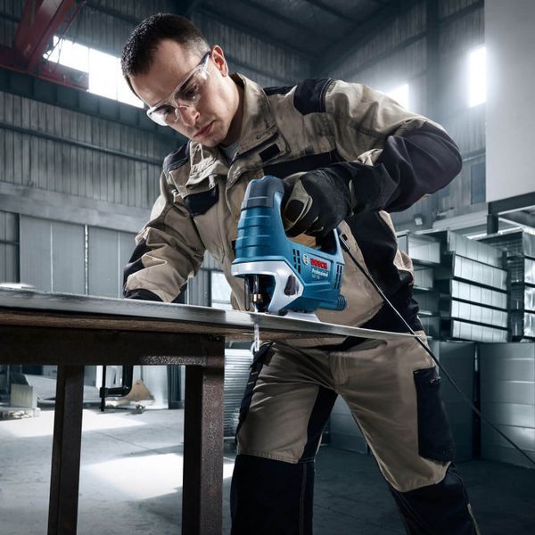 Купити Професійний електричний лобзик Bosch GST 750 : 520 Вт, глибина різу 75 мм, вага 2.3кг в Україні у Tools Store