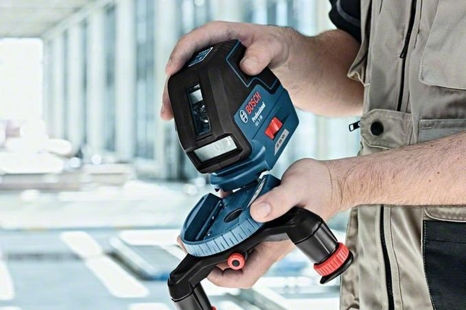 Купити Професійний лазерний нівелір Bosch GLL 3-50 + BM1 + L-BOXX (0601063802) : 4 батареї 1,5 В LR6, вага 0.94 кг, кейс в Україні у Tools Store