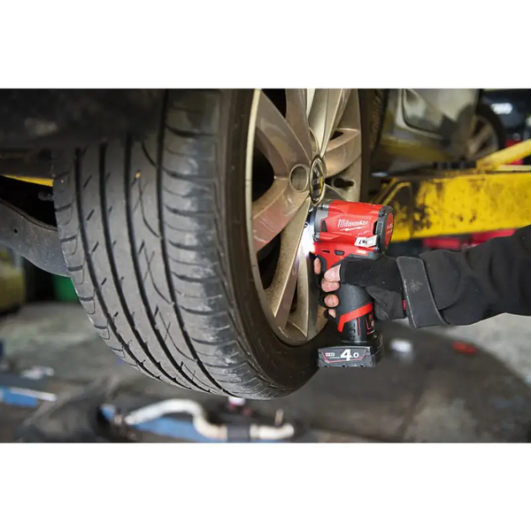 Купити Професійний гайкокрут акумуляторний Milwaukee M12 FIWF12-422X : з АКБ 12V 2шт-4.0 Ah, 339 Нм, 3200 уд/хв, 2700 об/хв, квадрат 1/2" в Україні у Tools Store