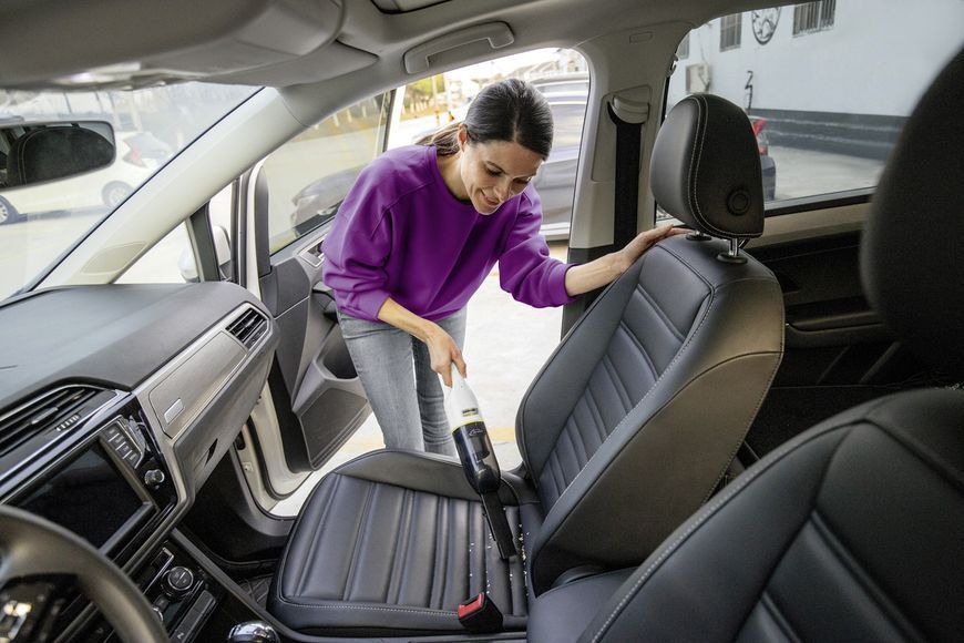 Купити Потужний ручний пилосос акумуляторний Karcher CVH 2 Premium : з АКБ 7.2V 2.0 Ah, бак 0.15 л в Україні у Tools Store