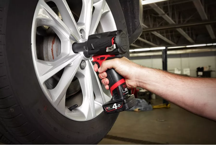 Купити Професійний гайкокрут акумуляторний Milwaukee M12 FIWF12-422X : з АКБ 12V 2шт-4.0 Ah, 339 Нм, 3200 уд/хв, 2700 об/хв, квадрат 1/2" в Україні у Tools Store