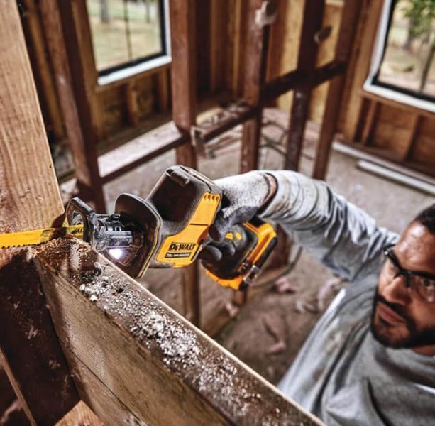 Пила сабельная аккумуляторная DEWALT DCS369N (18В/каркас) DCS369N фото