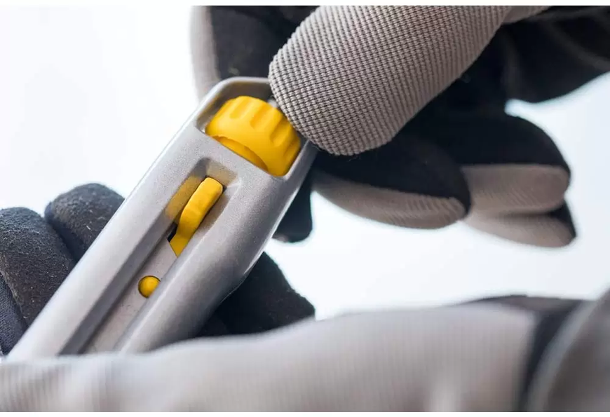 Нож Interlock длиной 165 мм с лезвием шириной 18 мм с отламывающимися сегментами STANLEY 0-10-018 0-10-018 фото