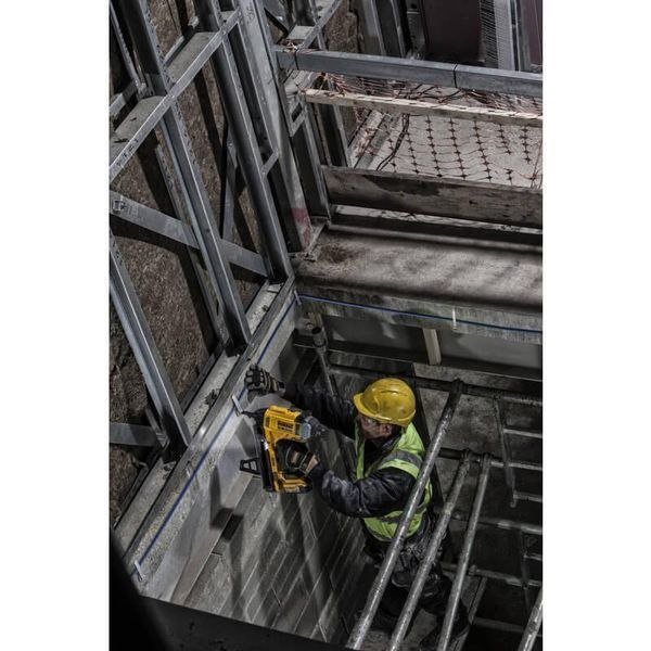 Пистолет гвоздезабивной по бетону аккумуляторный бесщёточный DeWALT DCN890P2 :18V, аккум 5 Ач - 2 шт + зарядне DCN890P2 фото