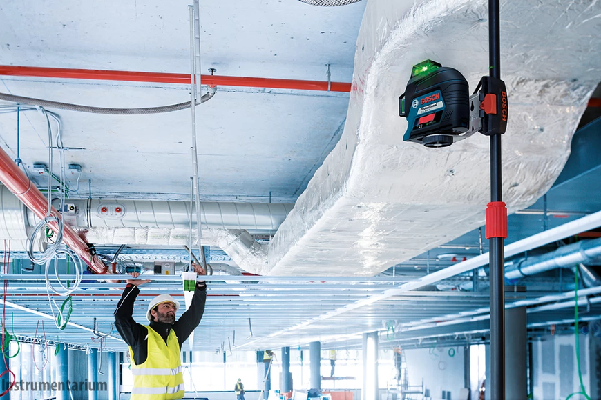 Профессиональный линейный лазерный нивелир Bosch Professional GLL 3-80 G: зеленый луч, 30м, на батарейках,кейс 0601063Y00 фото