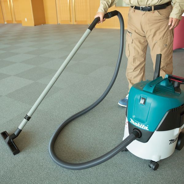 Мощный профессиональный вакуумный промышленный пылесос для уборки Makita VC2000L: 1000 Вт, 20л - 36 месяцев VC2000L фото