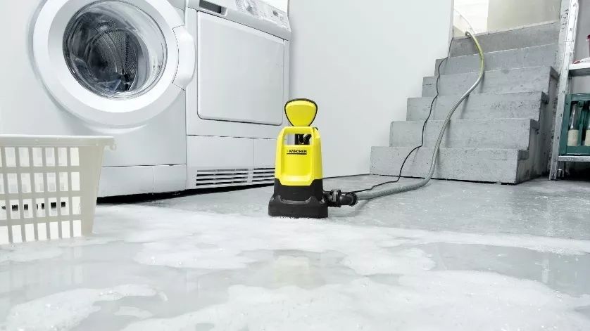 Насос дренажный Karcher SP 2 Flat для чистой воды: 250 Вт, 6000 л/ч, 7м погружения, вес 3.8 кг 1.645-501.0 фото