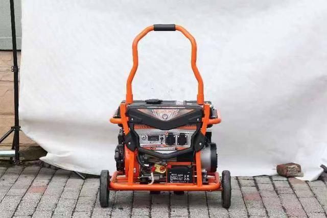 Профессиональный бензиновый генератор (электрогенератор) YMASU gold BSGE4500E : 2.8/3.0 кВт бензогенератор BSGE4500E фото