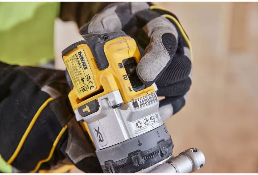 Купити Шурупокрут акумуляторний DEWALT DCD1007NT (18В/каркас/кейс/169Нм) в Україні у Tools Store