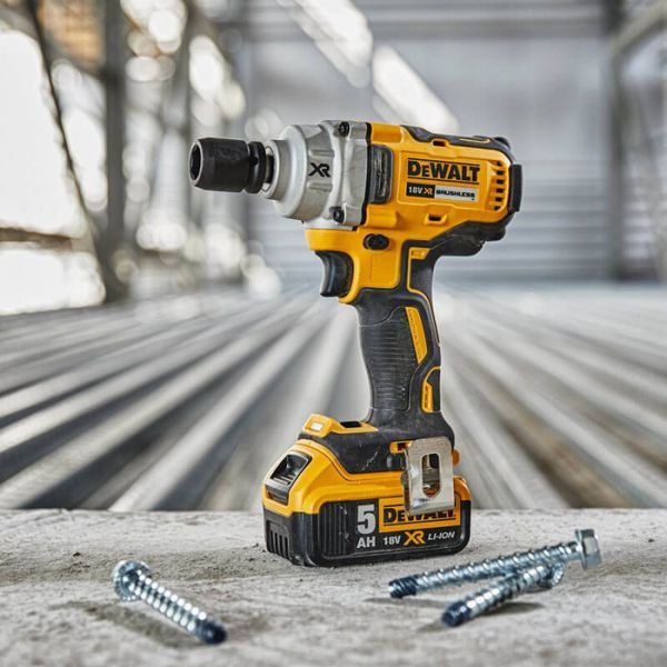 Гайковерт ударный аккумуляторный бесщеточный DeWALT DCF894P2 (с АКБ 2шт-18V 5Ah) DCF894P2 фото