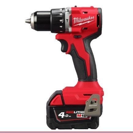 Купити Шурупокрут акумуляторний MILWAUKEE M18 BLPDRC-402C (2акум.18В 4Аг/зарядний/кейс/60Нм) в Україні у Tools Store