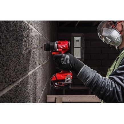 Купити Шурупокрут акумуляторний MILWAUKEE M18 BLPDRC-402C (2акум.18В 4Аг/зарядний/кейс/60Нм) в Україні у Tools Store