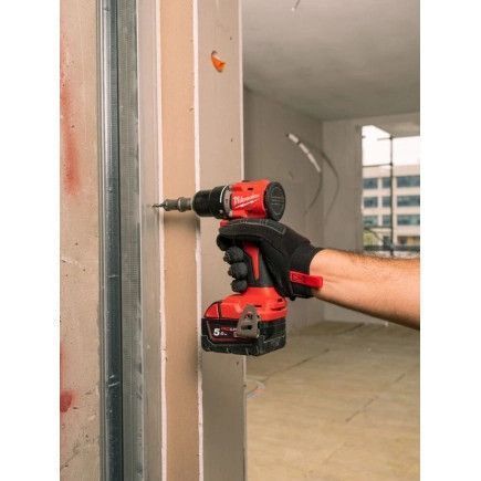 Купити Шурупокрут акумуляторний MILWAUKEE M18 BLPDRC-402C (2акум.18В 4Аг/зарядний/кейс/60Нм) в Україні у Tools Store