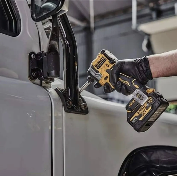 Купити Шурупокрут ударний акумуляторний безщітковий DeWALT DCF850N в Україні у Tools Store