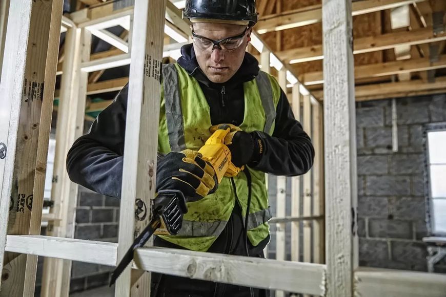 Электрическая шабельная пила по дереву и металлу (электроноживка) DeWALT DWE305PK : 1100 Вт сабельная пила DWE305PK фото