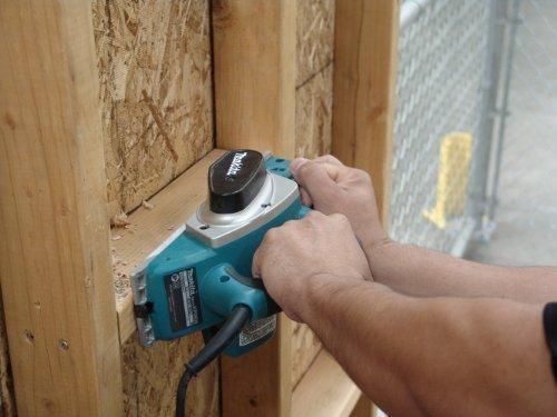 Электрический ручной рубанок (фуганок) MAKITA KP0800 : 620 Вт, ширина 82мм, глубина 2.5мм (электрорубанок) KP0800 фото