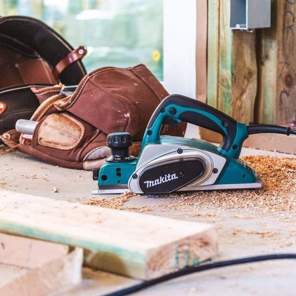 Электрический ручной рубанок (фуганок) MAKITA KP0800 : 620 Вт, ширина 82мм, глубина 2.5мм (электрорубанок) KP0800 фото
