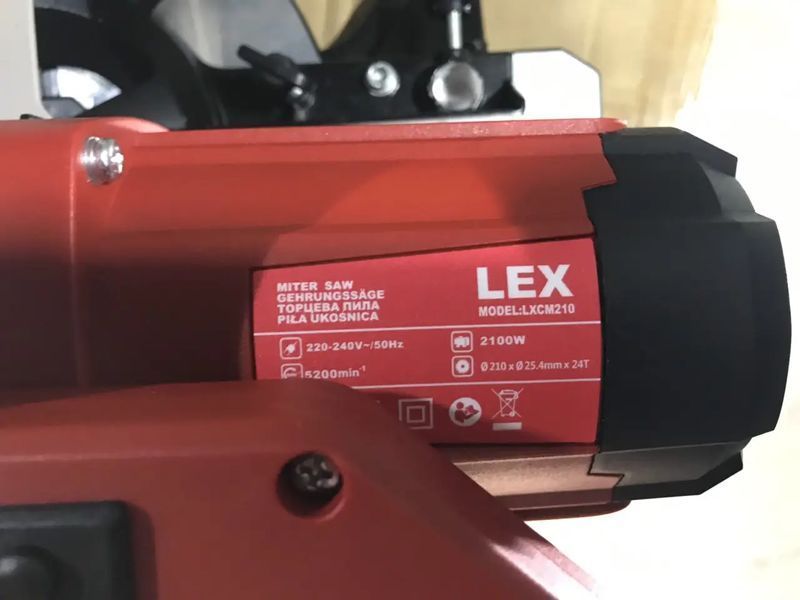 Купити Пила торцювальна E.C. LEX LXCM210 (210мм/2100Вт) в Україні у Tools Store