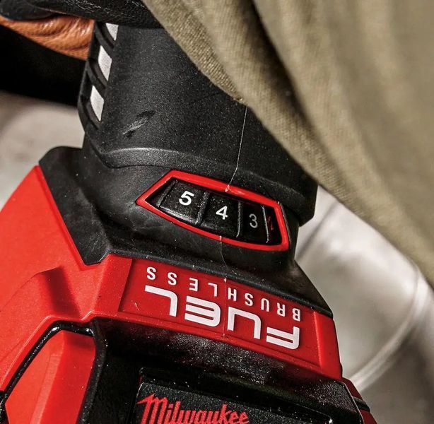 Купити Шліфмашина кутова акумуляторна MILWAUKEE M18 FSAGV125XB-0X (18В/каркас/кейс) в Україні у Tools Store