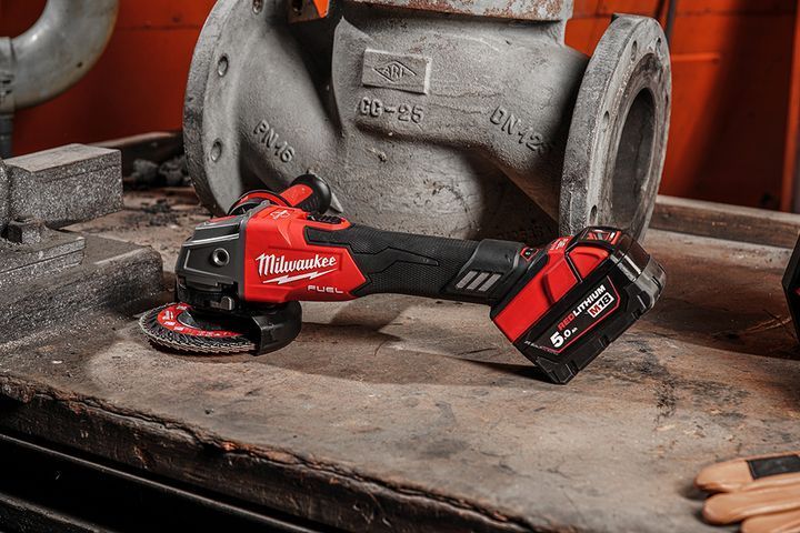 Купити Шліфмашина кутова акумуляторна MILWAUKEE M18 FSAGV125XB-0X (18В/каркас/кейс) в Україні у Tools Store