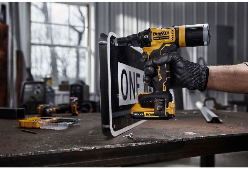Купити Заклепочник акумуляторний DEWALT DCF403NT (18В/каркас/кейс) в Україні у Tools Store