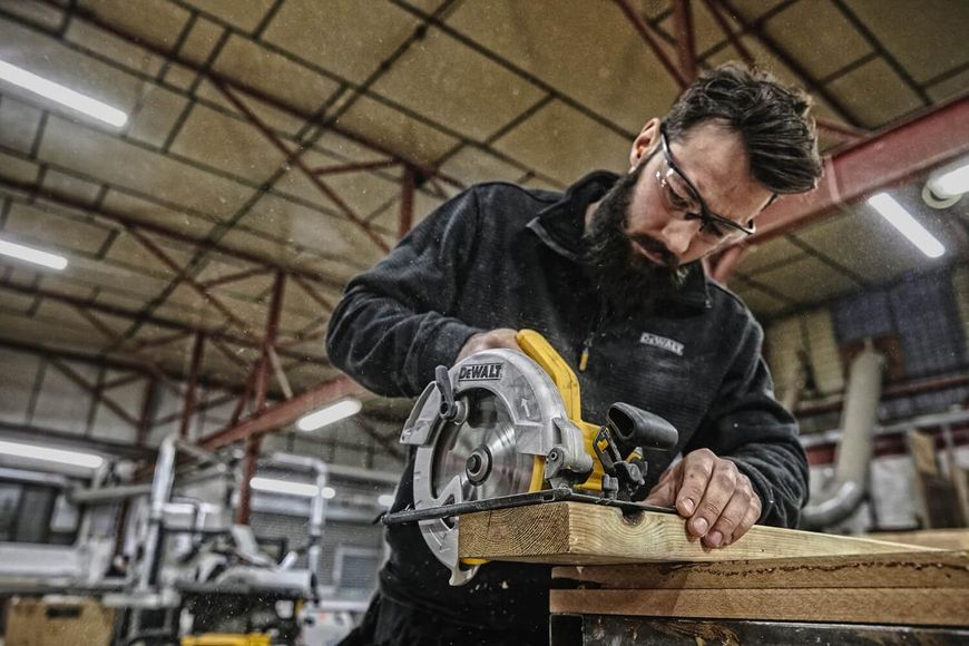 Пила дисковая сетевая DeWALT DWE560 DWE560 фото