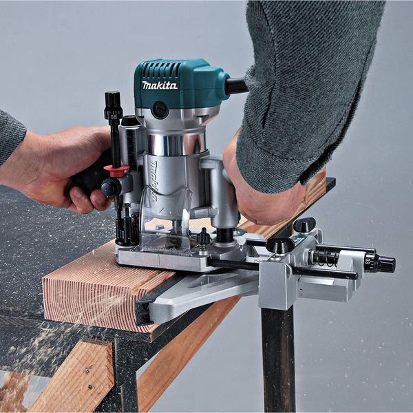 Купити Електричний ручний столярний фрезер по дереву MAKITA RT0700CX2J : 710 Вт, 6-8 цанга, 30000 об/хв електрофрезер, 3 бази в Україні у Tools Store