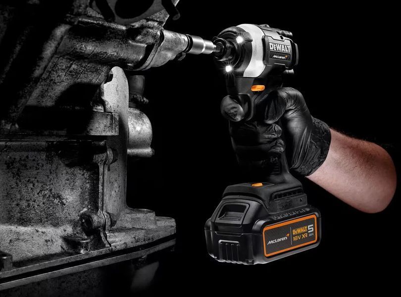 Купити Шурупокрут акумуляторний імпульсний DEWALT DCF85MP2T McLaren (2акум.18В 5Аг/зарядний/кейс) в Україні у Tools Store