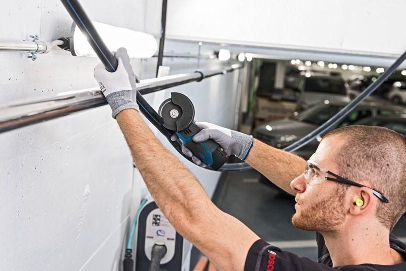 Купити Шліфмашина кутова акумуляторна BOSCH GWS 12V-76 (1акум.12В 2Аг/зарядний) в Україні у Tools Store