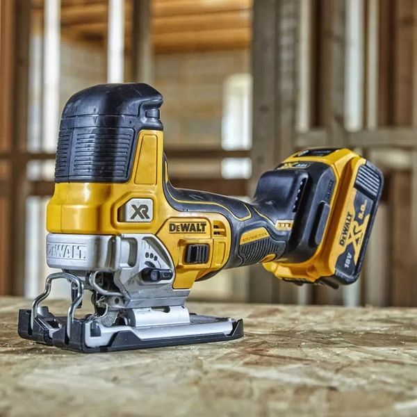 Пила лобзиковая безщеточная аккумуляторная DeWALT DCS335N (без аккума и зарядки) : 18B, 135мм глубины DCS335N фото