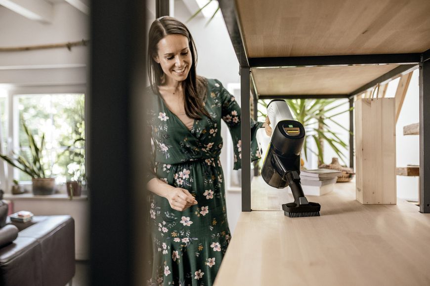 Пылесос аккумуляторный KARCHER VC 6 Cordless ourFamily (швабра) 1.198-670.0 фото