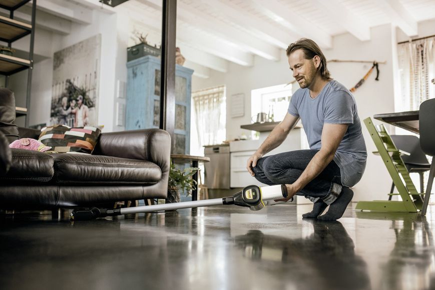 Пылесос аккумуляторный KARCHER VC 6 Cordless ourFamily (швабра) 1.198-670.0 фото