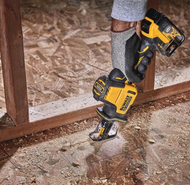 Аккумуляторная бесщеточная сабельная пила DeWALT DCS369NT (каркас): 18B, кейс DCS369NT фото