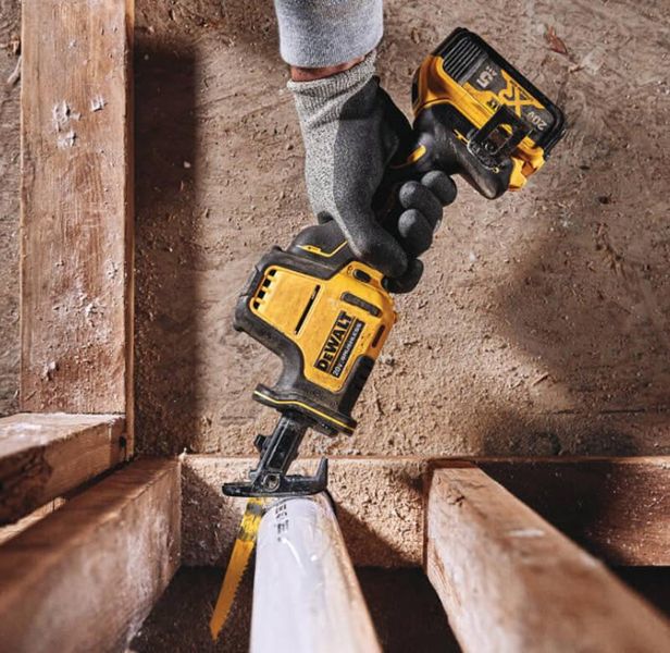 Аккумуляторная бесщеточная сабельная пила DeWALT DCS369NT (каркас): 18B, кейс DCS369NT фото