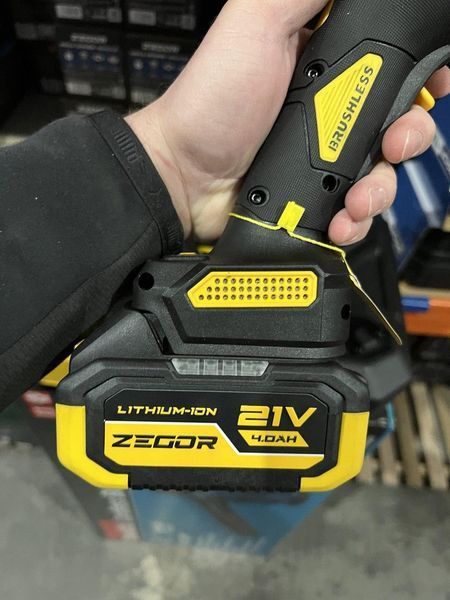 Купити Шліфмашина кутова акумуляторна ZEGOR AGPP-21BL-125 (1акум. 21В 4Aг/зарядний/кейс) в Україні у Tools Store