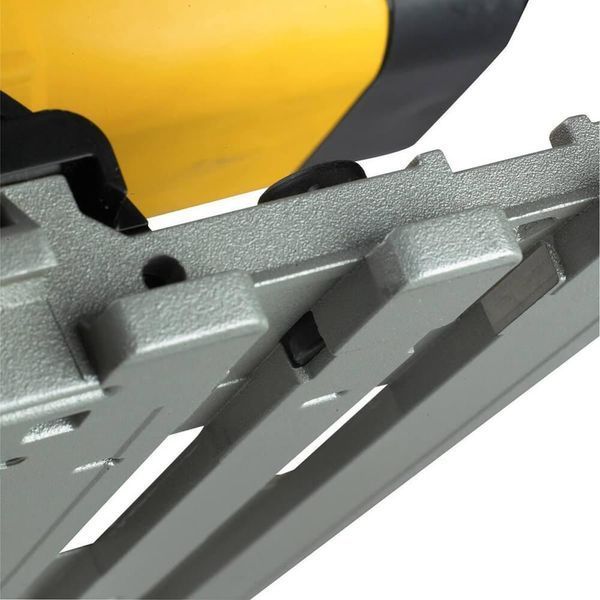 Профессиональная ручная погружная дисковая пила DeWALT DWS520KT : 1300 Вт, 165мм, 59мм глубины погружная DWS520KT фото