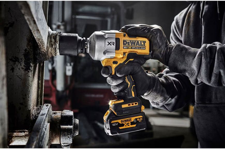 Купити Гайкокрут акумуляторний DEWALT DCF961N (18В/каркас/2372Нм) в Україні у Tools Store