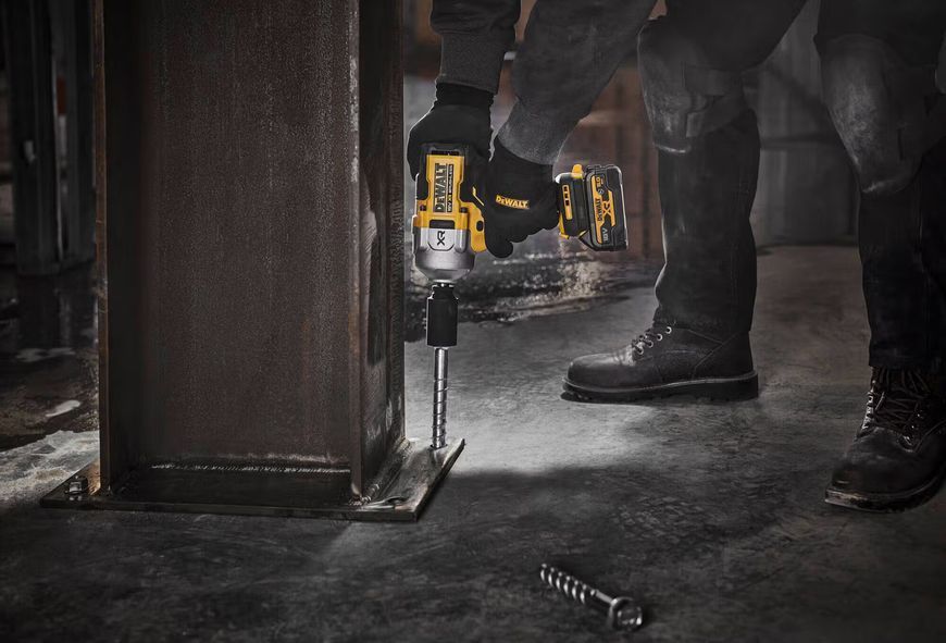 Купити Гайкокрут акумуляторний DEWALT DCF961N (18В/каркас/2372Нм) в Україні у Tools Store