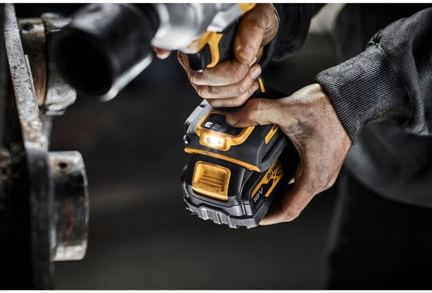 Купити Гайкокрут акумуляторний DEWALT DCF961N (18В/каркас/2372Нм) в Україні у Tools Store