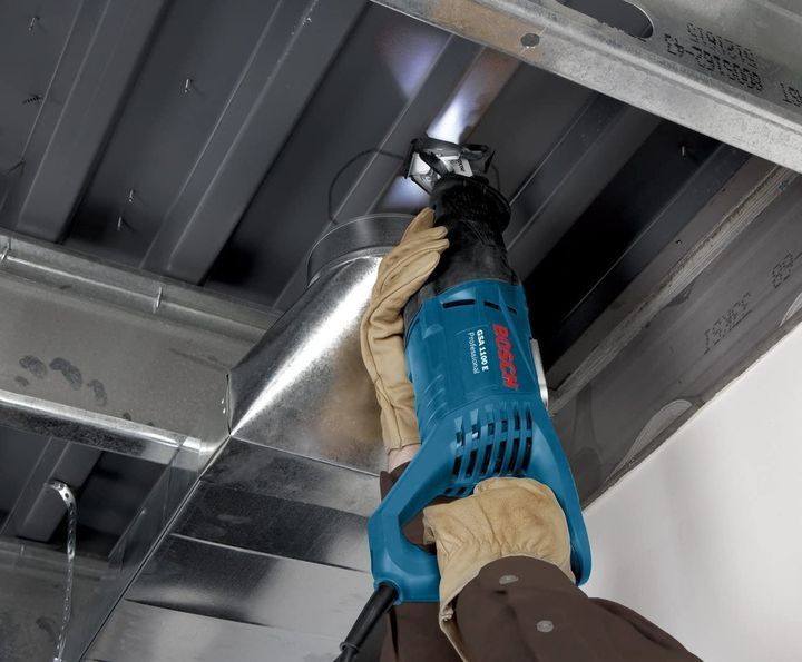 Купити Професійна шабельна пила Bosch Professional GSA 1100 E в чемодані : 1100 Вт в Україні у Tools Store