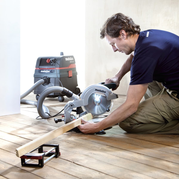 Профессиональная торцовочная пила Metabo KS 305 M: 2 кВт, диск 305 x 30 мм, 3700 об/мин, вес 17кг (619003000) 619003000 фото