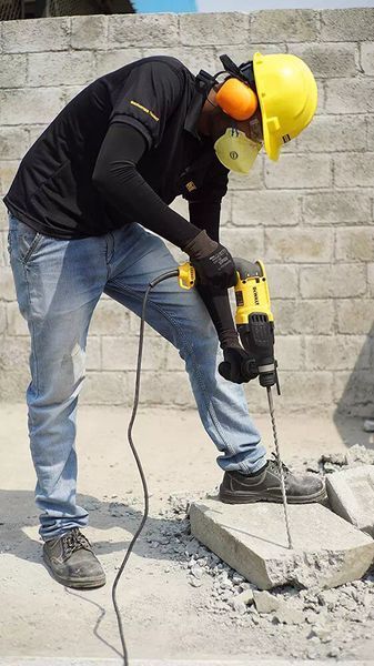 Перфоратор сетевой SDS-Plus DeWALT D25143K: 3.2Дж, 900Вт, 1450 уд/мин, 5350 об./мин. D25143K фото
